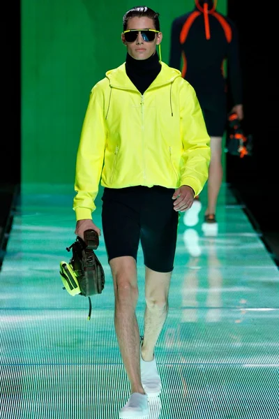 Look 24